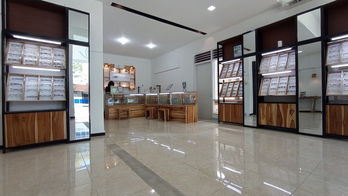 Optik B. Riski Pacitan